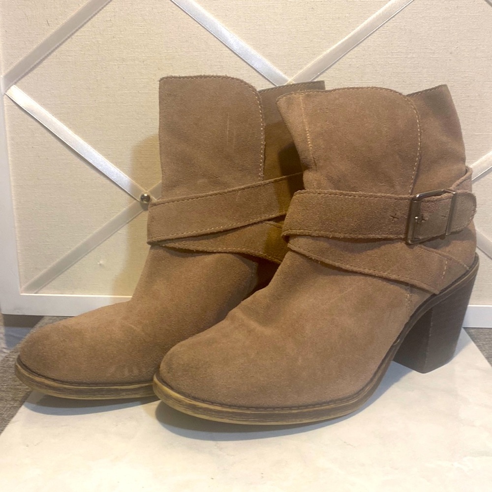 Suede (s7M) BCBGeneration Aries boots